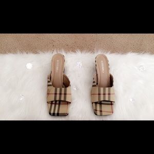 💕 Vintage Burberry Kitty Heel 💕